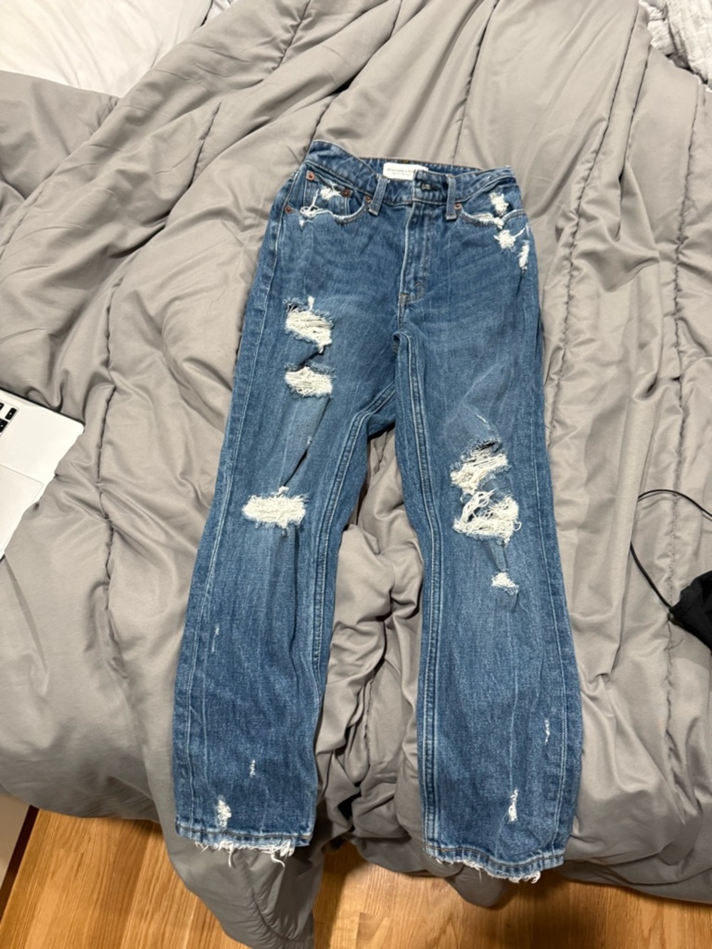 Abercrombie woman’s distressed ripped  Blue Denim Jeans
